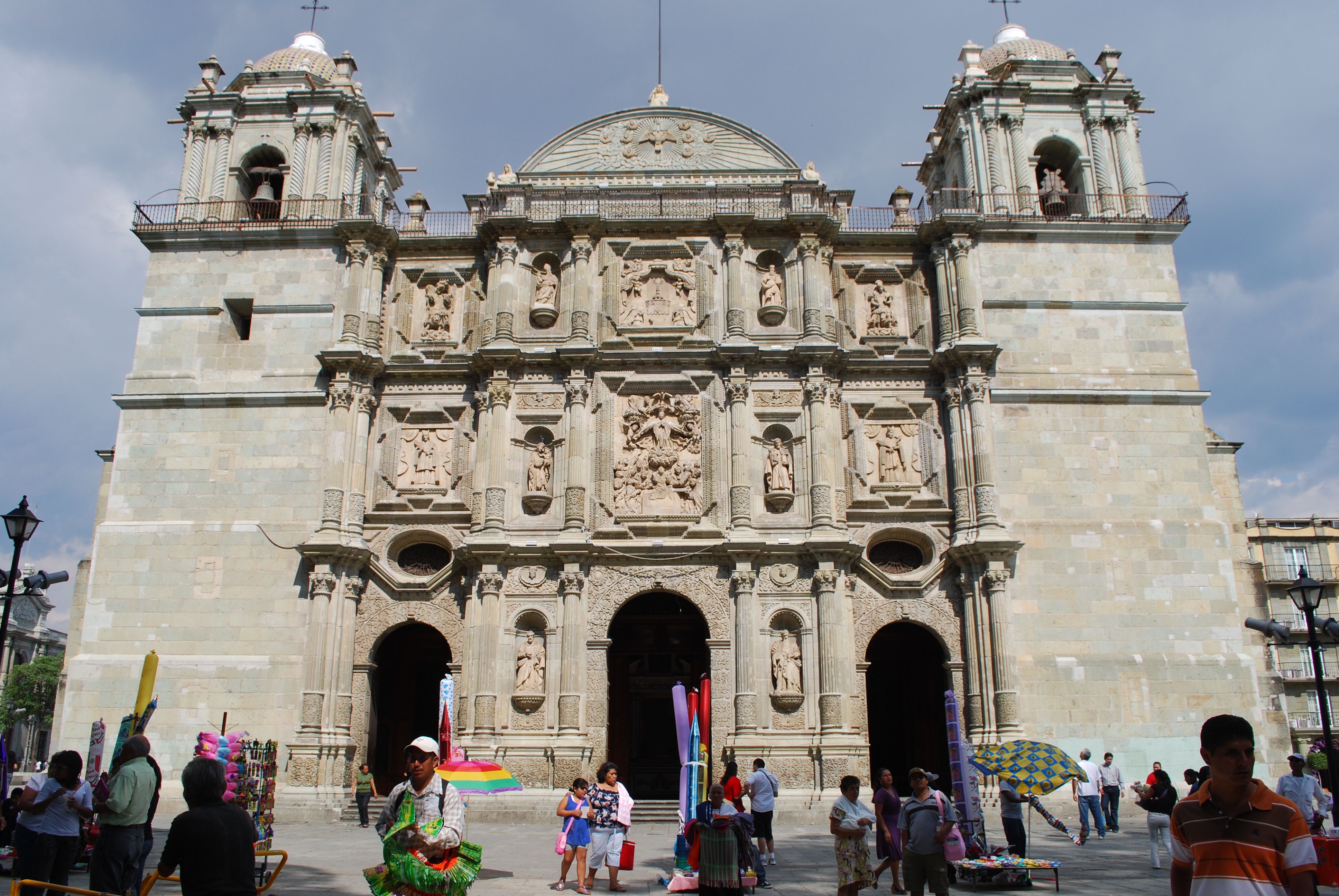 Catedral de Oaxaca, México, Thelmadatter via Wikicommon  CC BY-SA 3.0